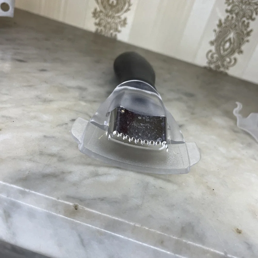 Pampered Chef Zester with Safety Storage‎ Guard